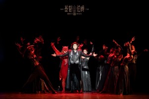 阿云嘎首次擔任制作人，音樂劇《基督山伯爵》中文版即將在成都舉行演出，門票已經開始銷售。